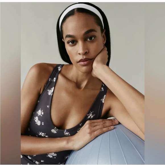 EUC Reformation Bella Ecomove Active Dress In Daisy - Picture 3 of 7